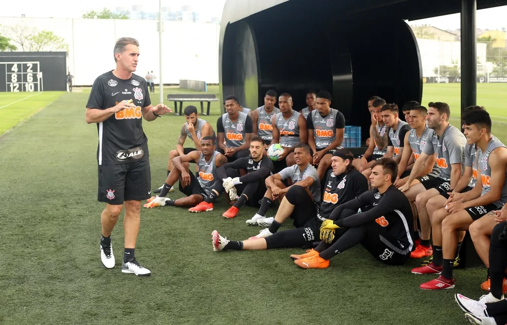 Corinthians encara o Grêmio sem três jogadores por Covid-19, mas mantém protocolo rígido