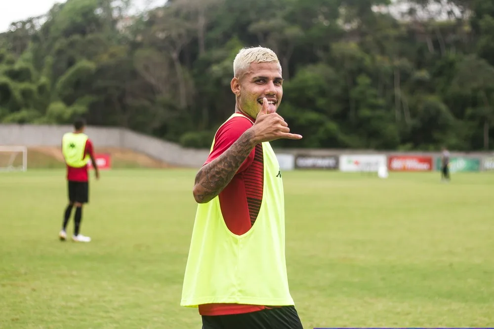 Retornando de empréstimo, Matheus Rocha torce por permanência no Palmeiras