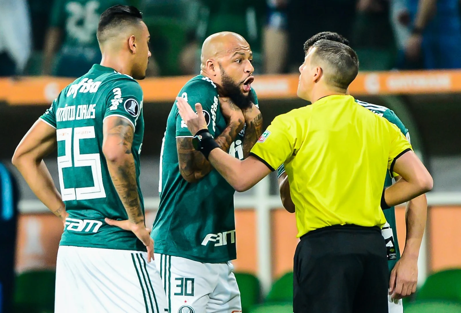 Felipe Melo lidera rankings de cartões em 2018; veja listas com os dez mais punidos