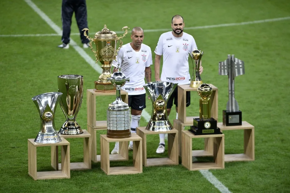 Qual mais te marcou? Relembre lances de Danilo no Corinthians