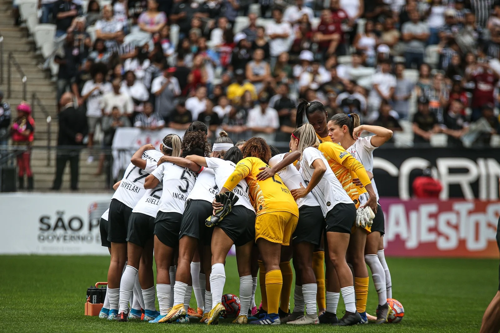 Corinthians assegura profissionalização integral do elenco do futebol feminino