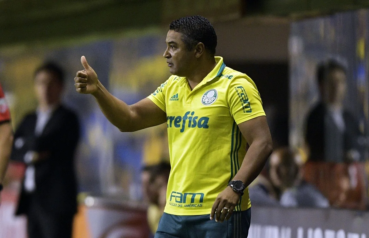 Roger Machado elogia postura do Palmeiras na Argentina: 