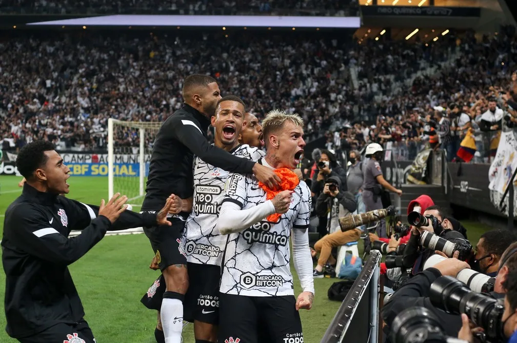 [ANÁLISE] Vitória do Corinthians dá moral, mas não pode esconder escolhas ruins contra lanterna