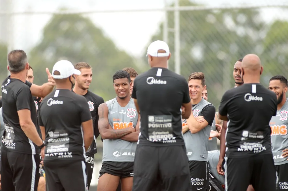 Corinthians tem funcionário com Covid-19, mas elenco testa negativo 