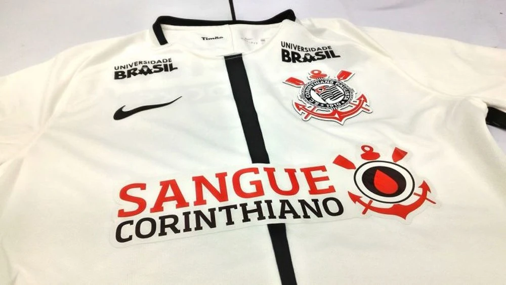 Corinthians usa espaço na camisa para divulgar campanha de doação de sangue