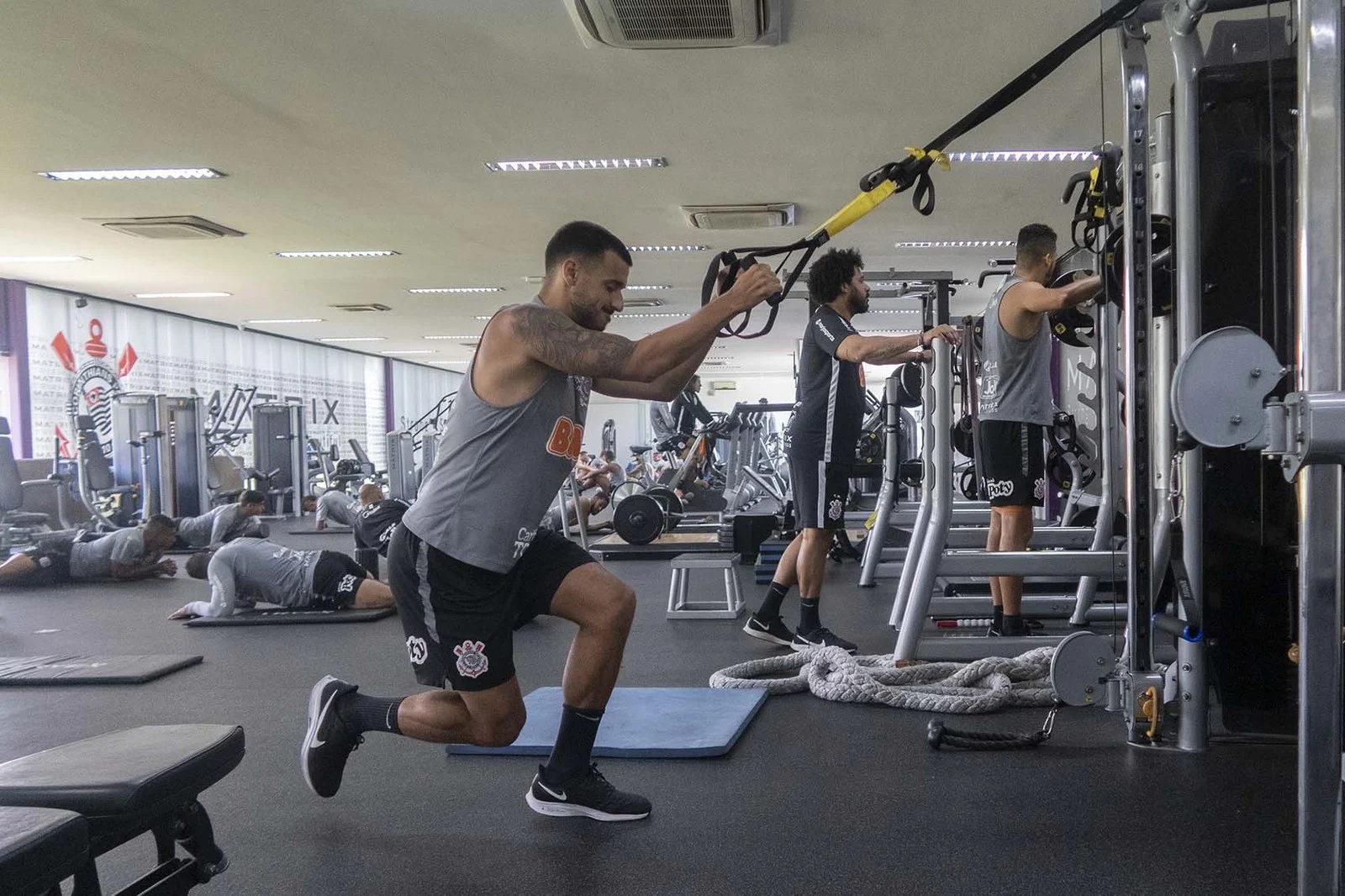 Corinthians cria rotina de treinos via celular e deixa preparadores físicos à disposição dos jogadores