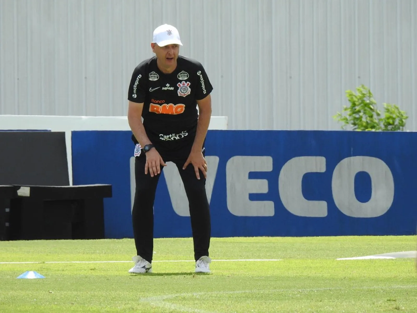 Em último treino antes de viagem à Flórida, Tiago Nunes faz testes com elenco do Corinthians