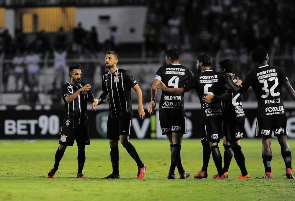 Análise: Corinthians evolui no 4-2-3-1, mas precisa achar soluções urgentes