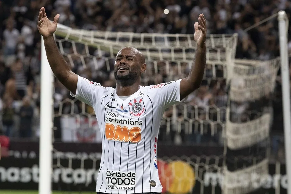 Vagner Love sobre Timão ou Flamengo: “Hoje eu tenho mais carinho pelo Corinthians