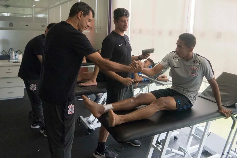 Fessin inicia trabalhos de fisioterapia no Corinthians