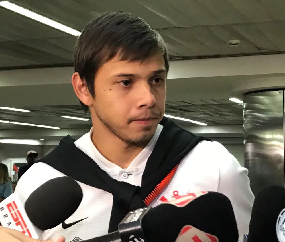 Corinthians volta ao Brasil, e Romero prevê clássico 