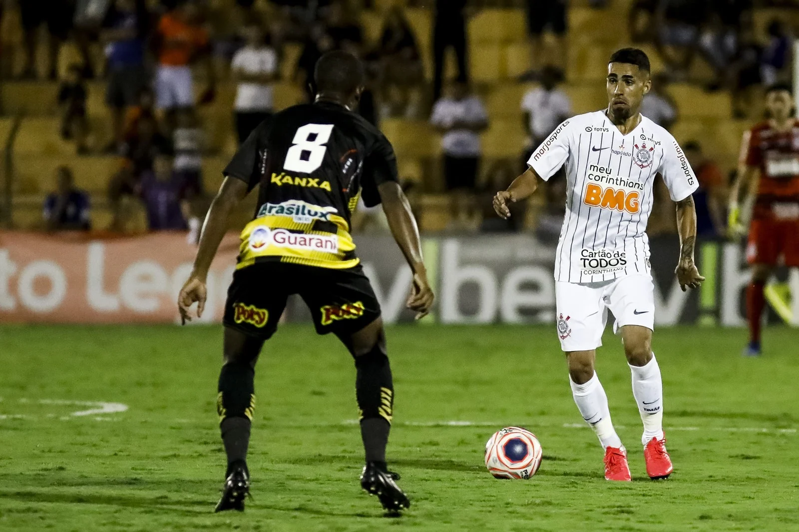 Análise: do rock and roll que Tiago Nunes deseja, Corinthians só mostra o bate-cabeça