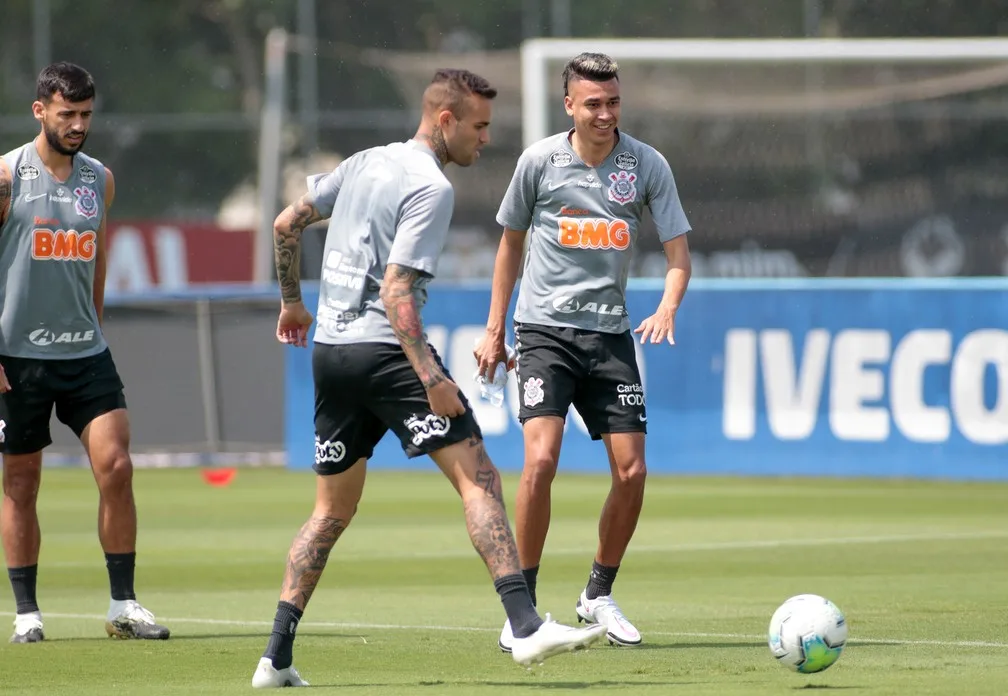 Em mais um dia de preparação, Mancini esboça equipe que enfrenta o Atlético-MG; veja provável time