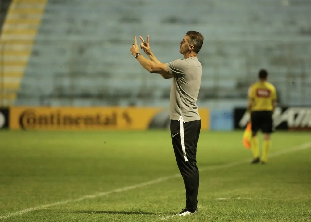 Mancini diz que Corinthians pode jogar mais e projeta chegada de reforços: 