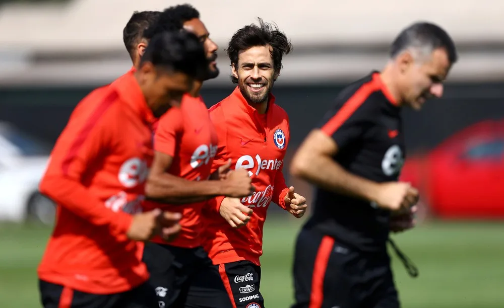  Choro, sacrifício e promessa: em casa, Valdivia reencontra arena do Palmeiras