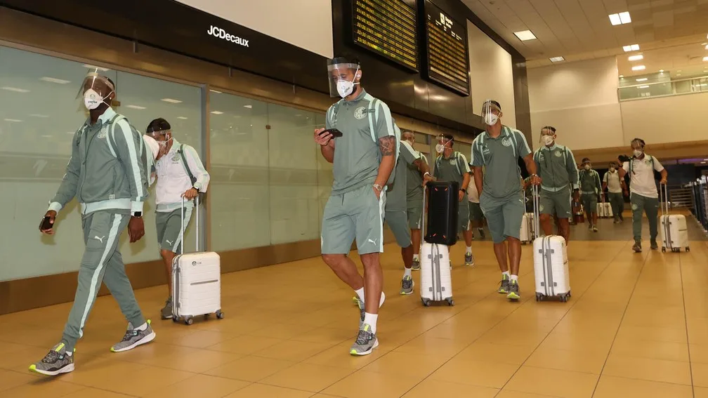 Palmeiras viaja ao Paraguai e delegação recebe primeira dose da vacina contra covid-19