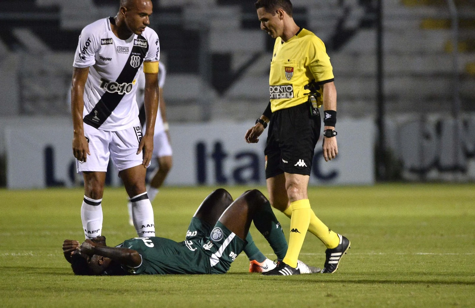 Marcos Rocha e Ramires passam por exames e dupla pode virar desfalque para o Palmeiras