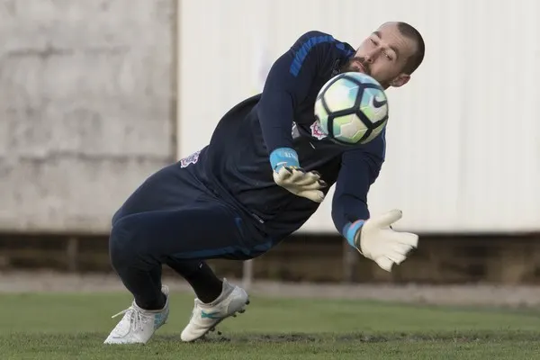 Corinthians reforça postura, não libera Walter e mira renovação de contrato