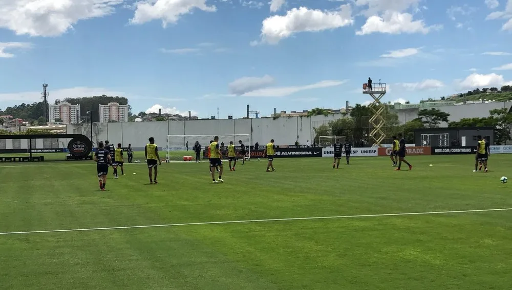 Carille define Corinthians com time misto para pegar o Flamengo; veja a escalação