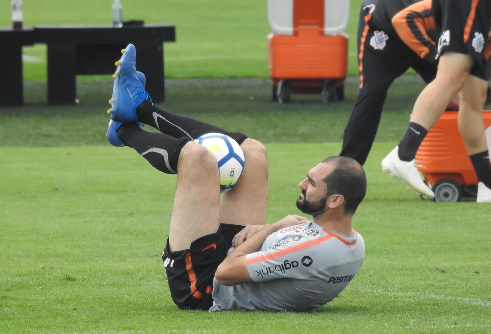 Danilo segue com futuro incerto no Corinthians