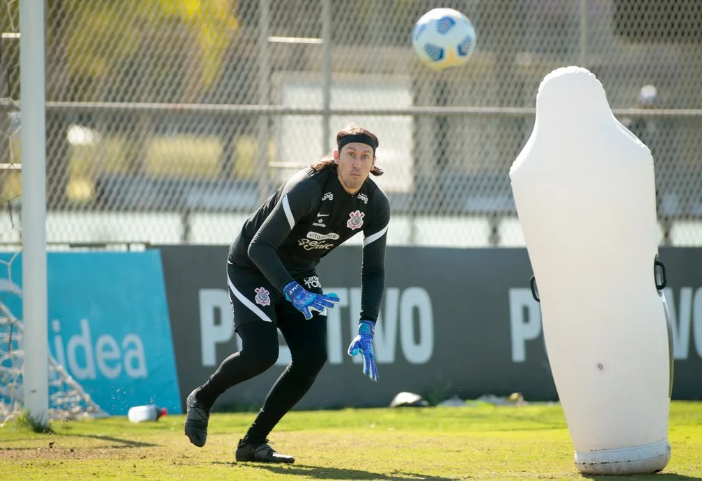 Após chegada de Syvlinho, Corinthians tenta arrumar defesa para ter time mais seguro no Brasileirão