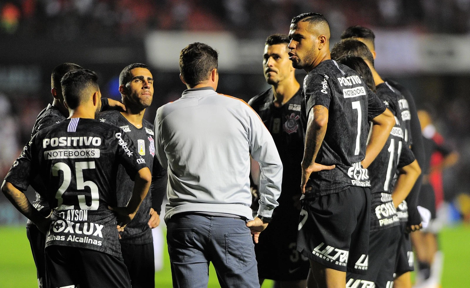 Saída de Rodriguinho é novo baque para um Corinthians sem confiança