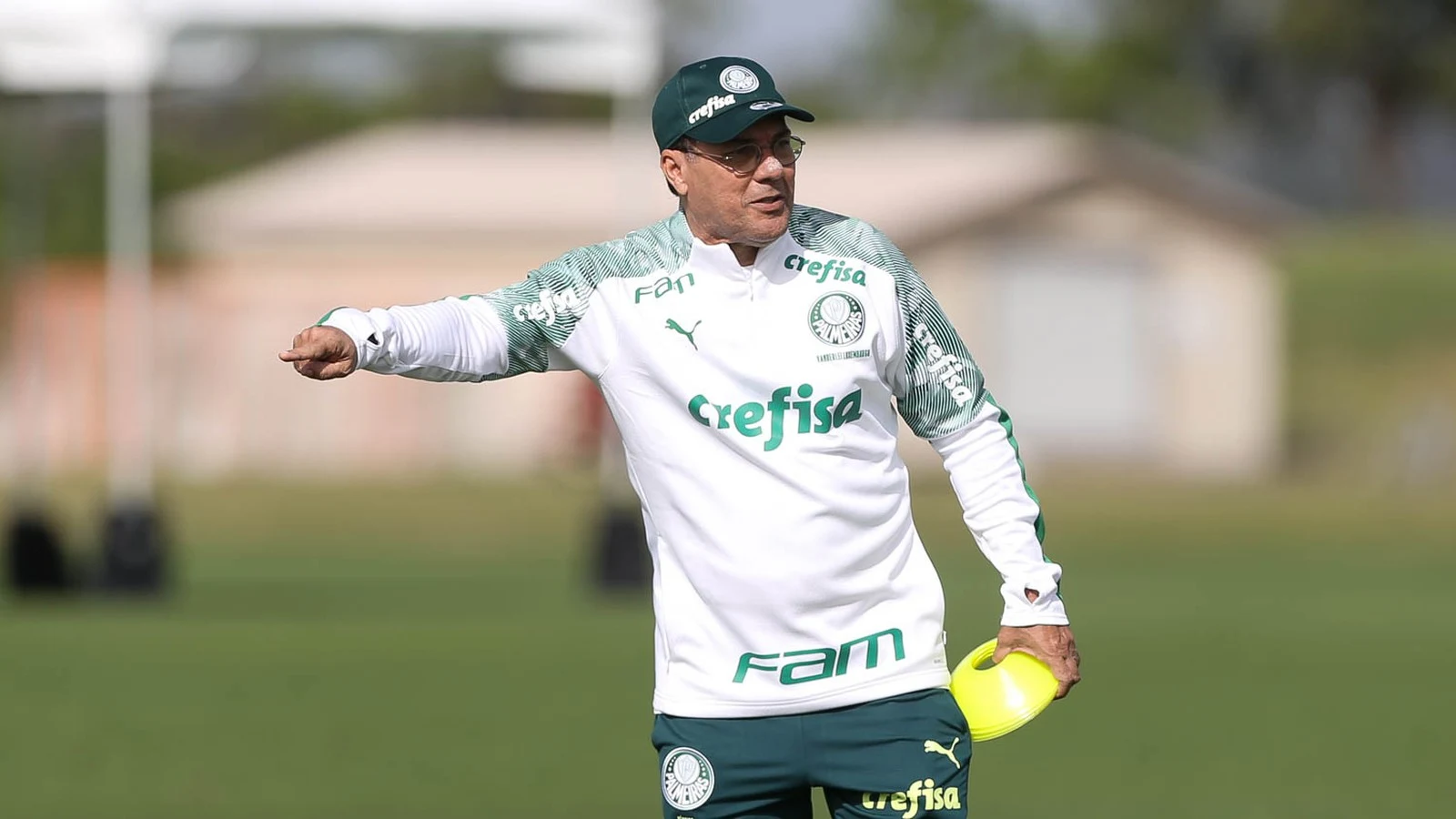 Luxemburgo, do Palmeiras, rebate críticas e diz: 