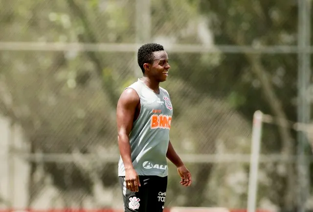 Corinthians foca em colocar Cazares em forma antes de voltar a usá-lo: 