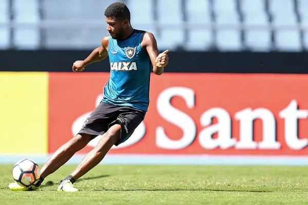 Negociação com o Corinthians se arrasta, e Palmeiras entra na briga por Emerson