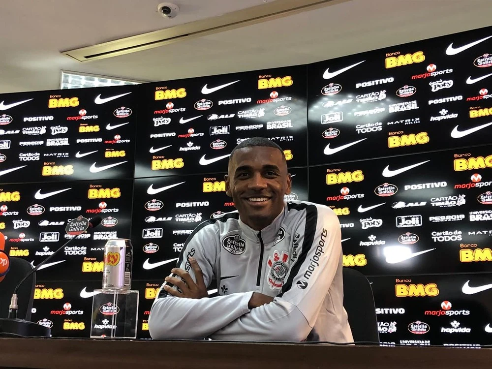 Sport negocia empréstimo do zagueiro Marllon, do Corinthians