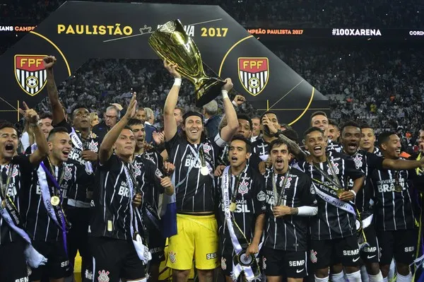 Carille define: Cássio vai levantar a taça do Brasileirão pelo Corinthians