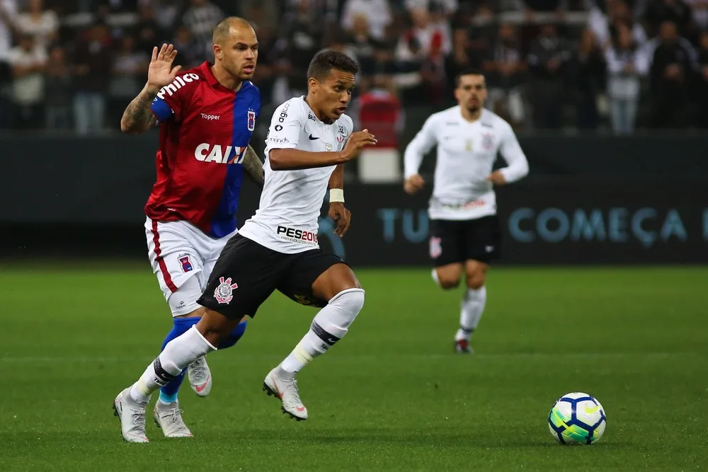 Análise: vitória do Corinthians serve de lição sobre o que fazer (ou não) na Libertadores