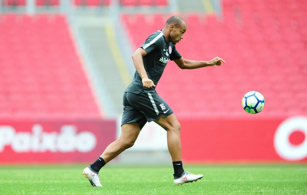 [ENQUETE] Corinthians promete busca por mais reforços; Roger será apresentado até sexta