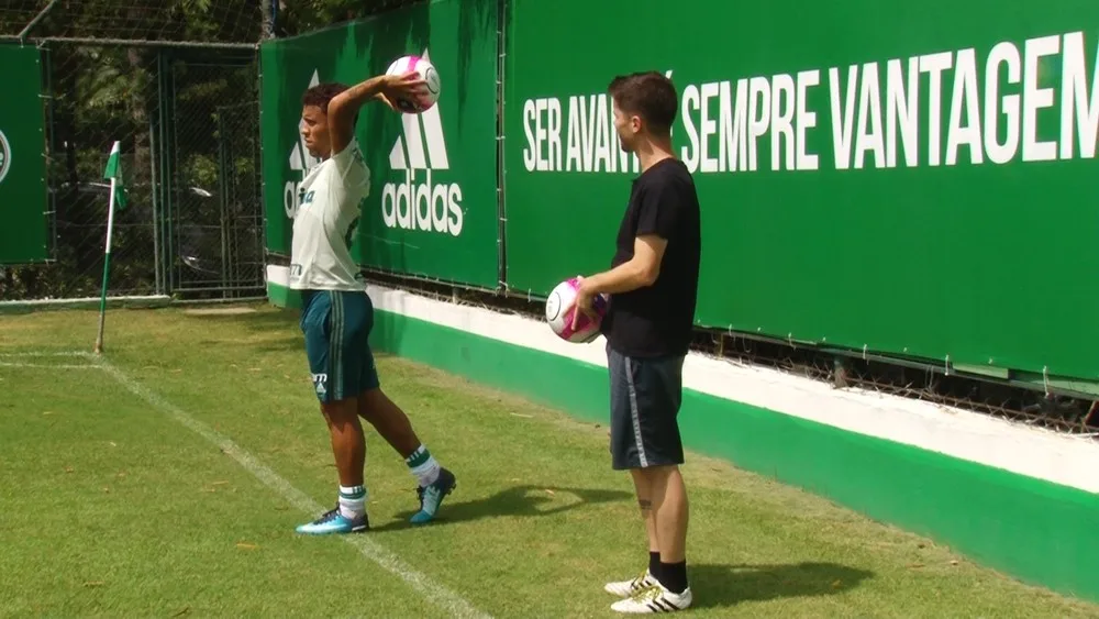 Marcos Rocha, ensina a cobrar lateral para a área