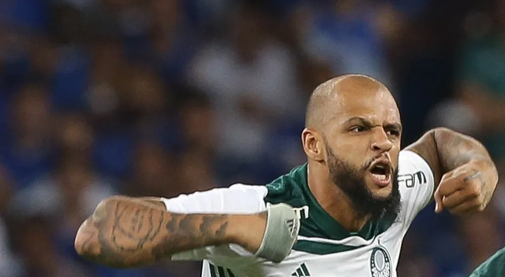 Com moral, Felipe Melo se vê 