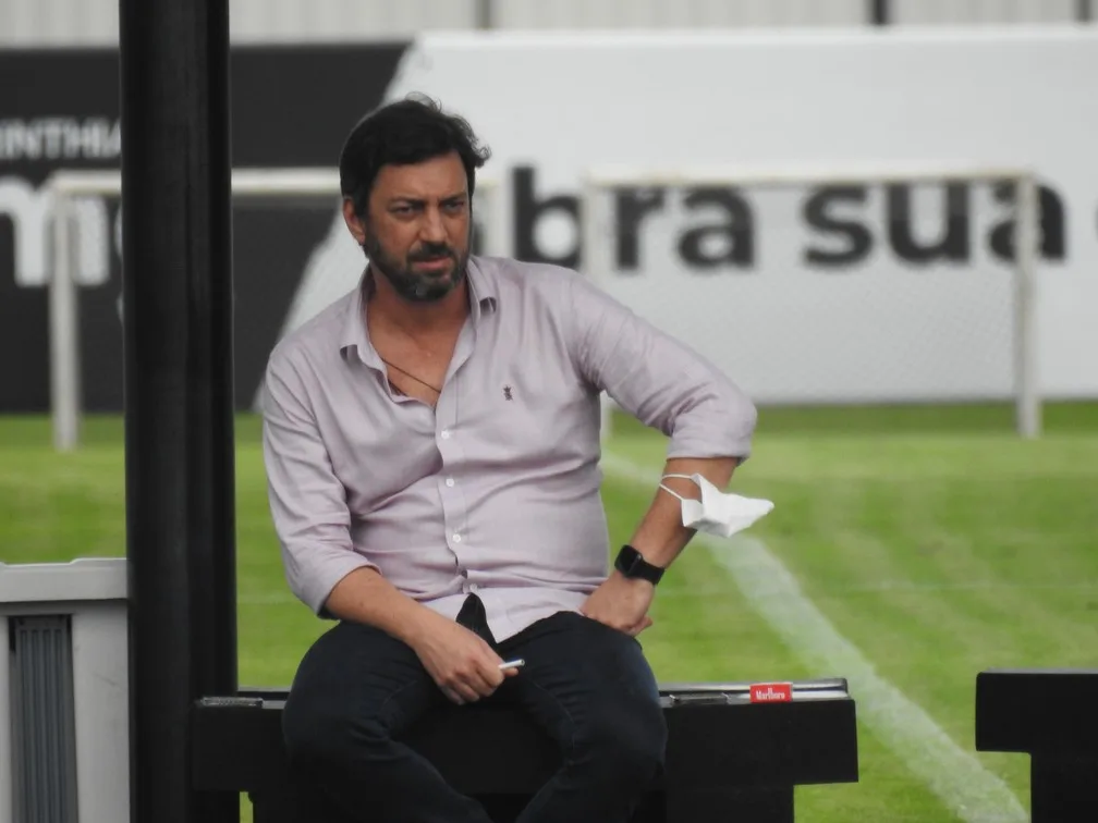 Corinthians faz entrevistas com técnicos e espera avançar por proposta nesta semana