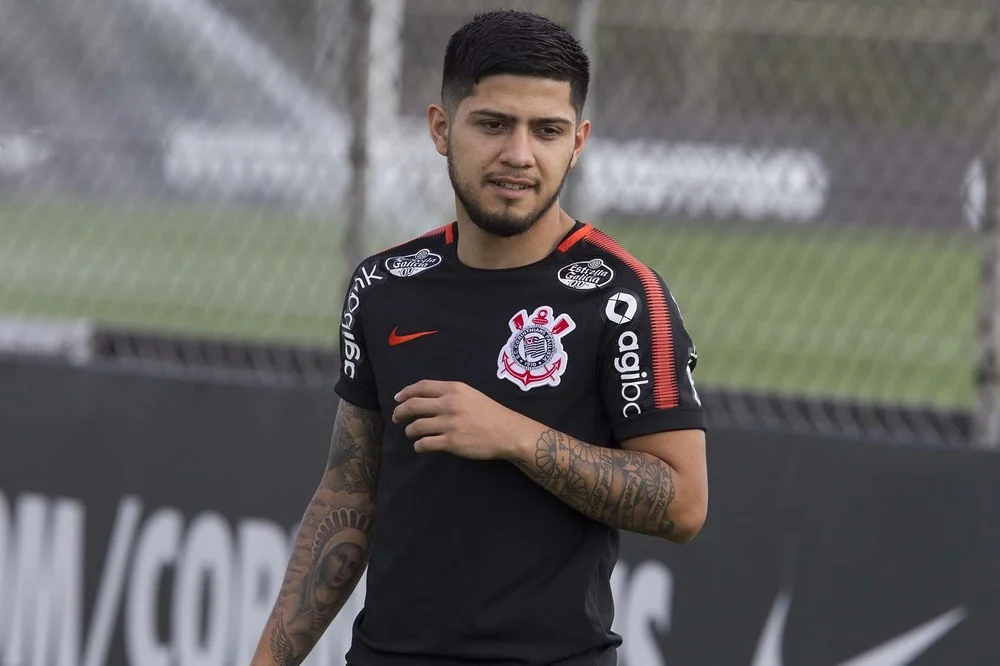 Clima tranquilo, Díaz no gramado e três titulares em tratamento; confira como foi a reapresentação do Corinthians após eliminação