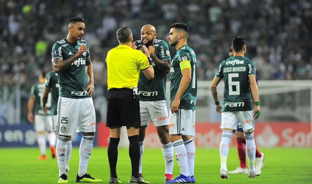 Expulso na Libertadores, Felipe Melo é o mais indisciplinado do Palmeiras; para comentarista, decisão é acertada