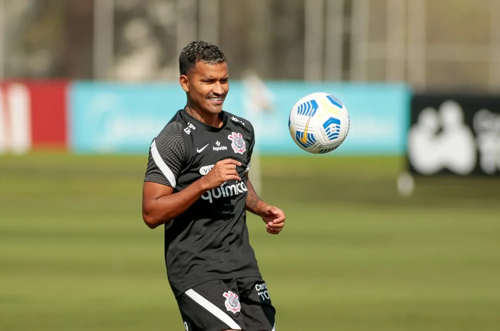 Marquinhos volta, faz primeiro treino e vira opção de ponta para o Corinthians