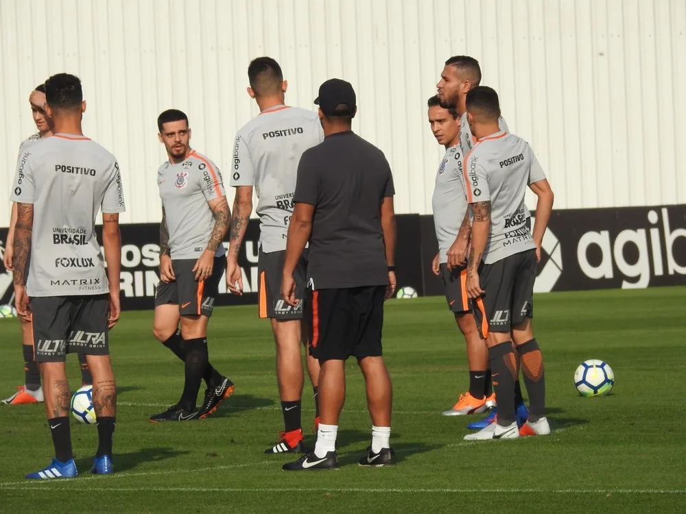 Loss barra Gabriel e vai de Romero como centroavante contra o Fluminense