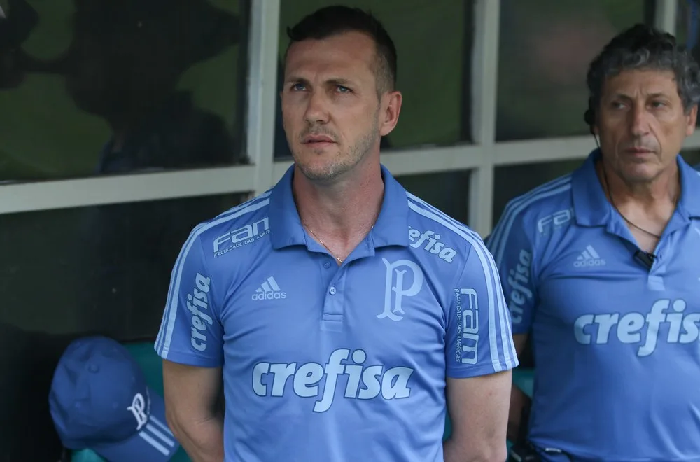 Paulo Turra admite jogo abaixo do Palmeiras, mas ressalta entrega dos jogadores: 