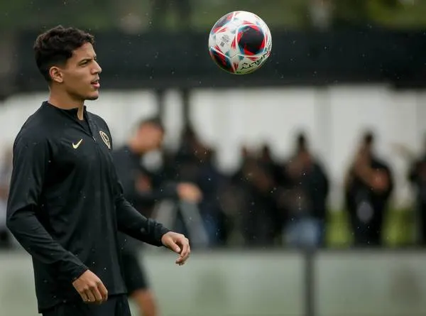 Futuro incerto de Caetano no Corinthians após perder espaço como titular