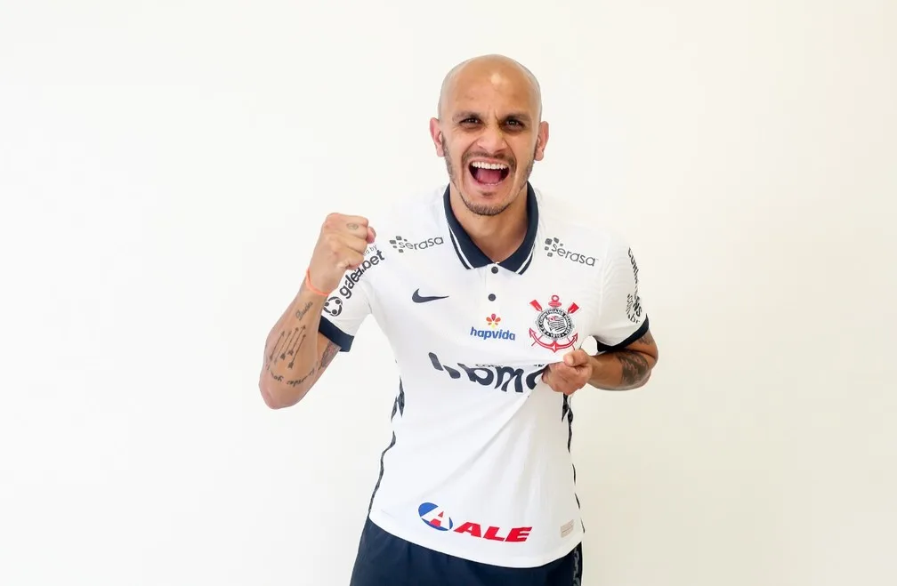 Ele voltou! Corinthians anuncia retorno do lateral-esquerdo Fábio Santos até o fim de 2021