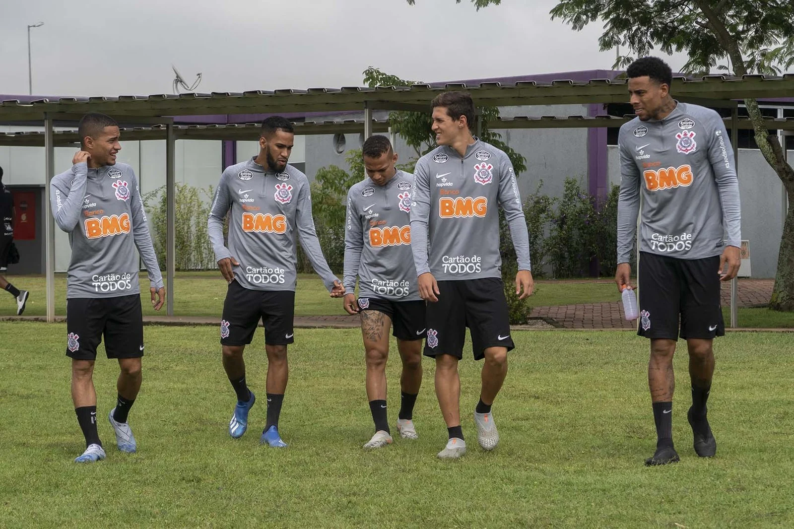 Corinthians relaciona 20 jogadores para a viagem para o Paraguai