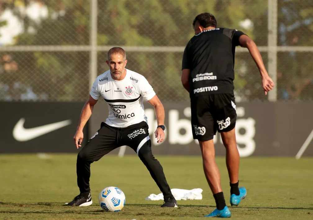 O que esperar do Corinthians de Sylvinho na estreia do Brasileirão? 