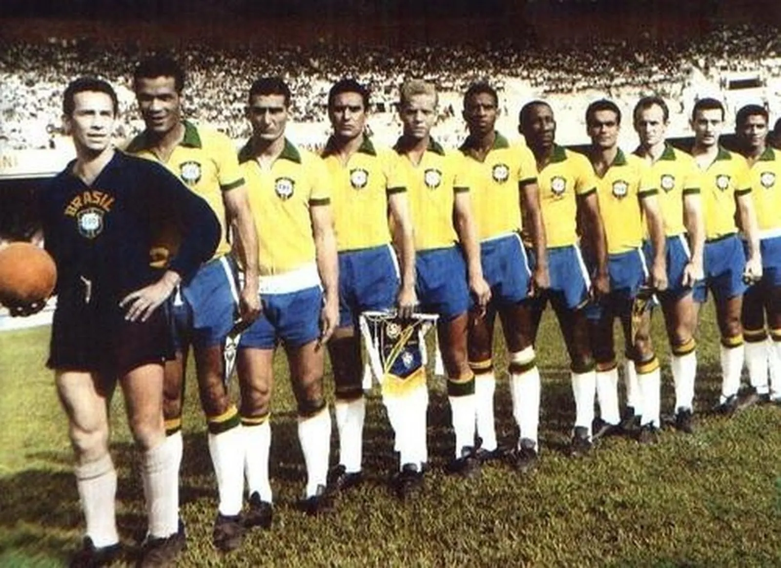  Verdão e amarelo: Palmeiras comemora 52 anos do dia em que foi a Seleção