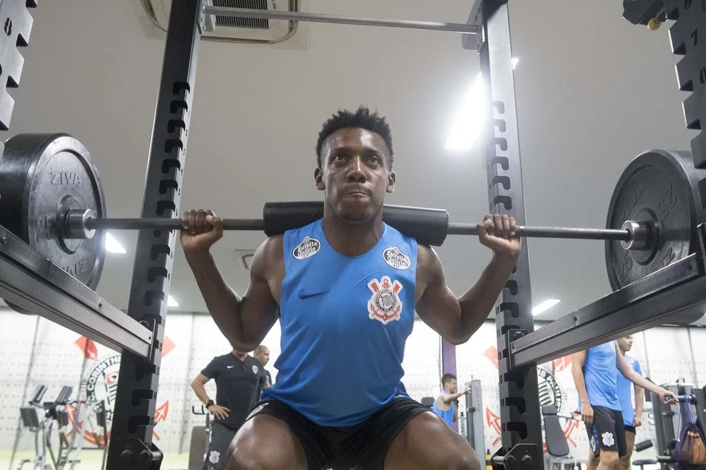 Corinthians acerta venda do lateral-esquerdo Moisés para o Bahia