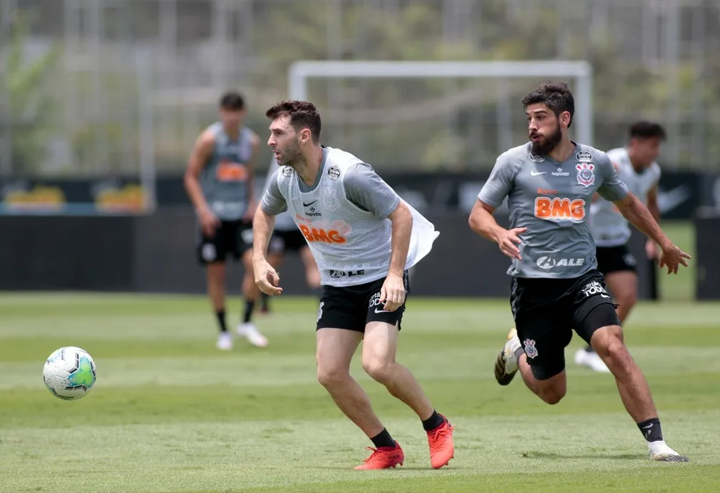 Fora de viagem por opção de Mancini, Boselli fica mais próximo de adeus ao Corinthians