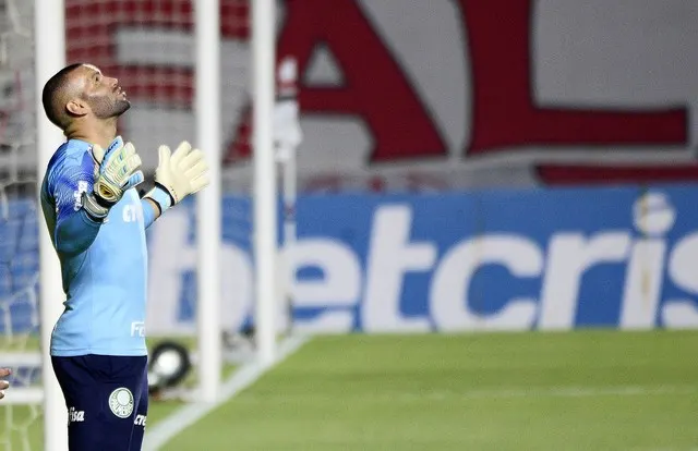 Melhor da Libertadores e do Brasileirão, Weverton busca tríplice coroa pessoal com o Palmeiras na Copa do Brasil