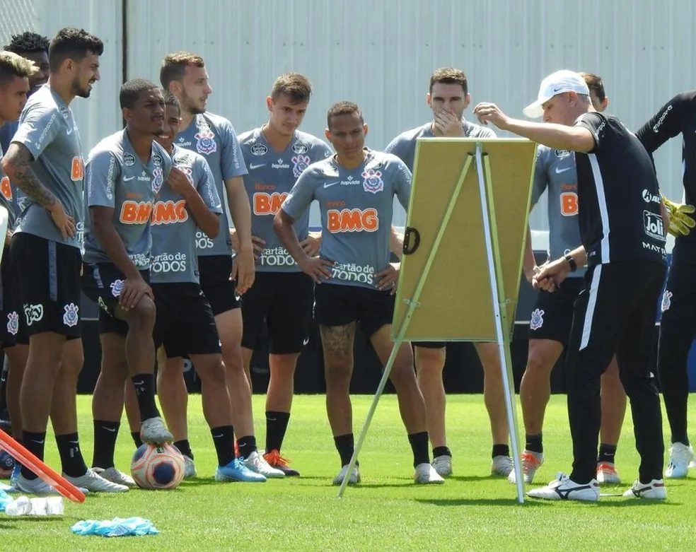 Corinthians solicita retorno de jogadores a SP e prepara detalhes para reapresentação